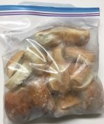 コストコのディナーロール、美味しく食べるには? 冷凍時のひと手間、半分に切っちゃえ!