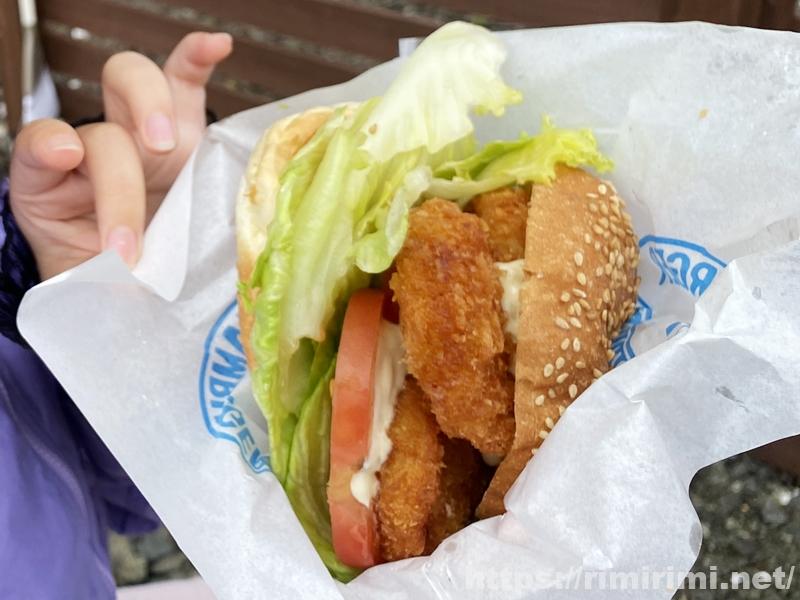 北勝水産のホタテバーガー(大ぶりホタテ3枚入り)