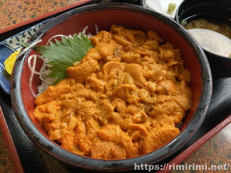 お食事処みさきの赤ばふんうに丼