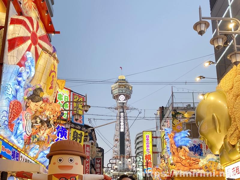 通天閣が見える新世界の街並み｜昭和レトロな雰囲気が魅力の観光スポット