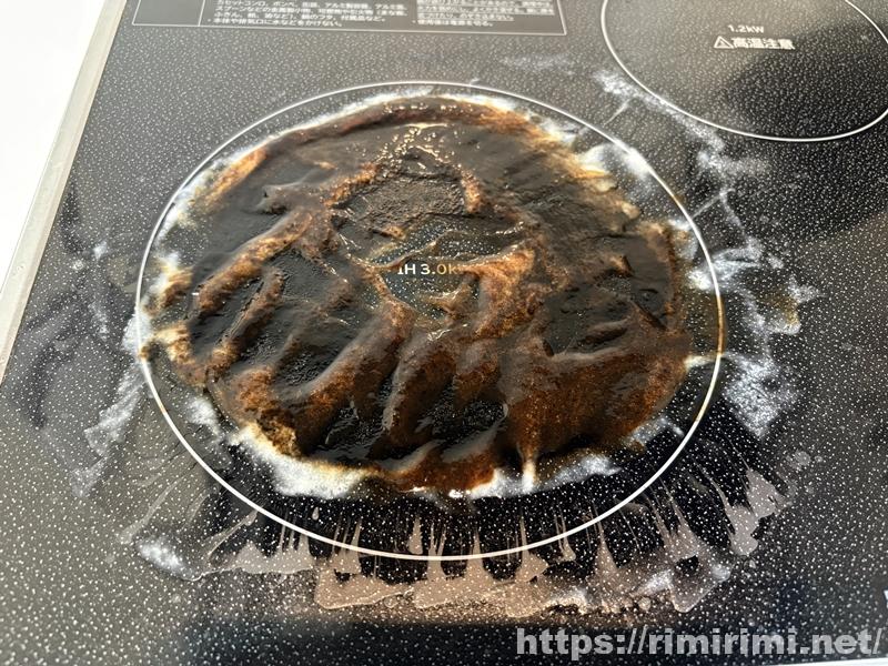 アズマジックをスプレー後に茶色く変色した泡