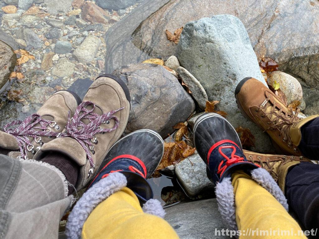 キャンプで使用している家族３人の防寒ブーツ